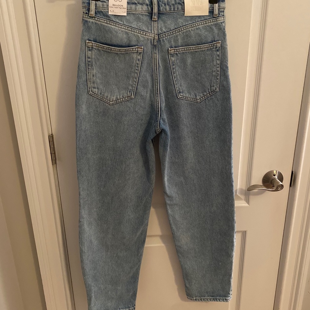 Mango Jeans.